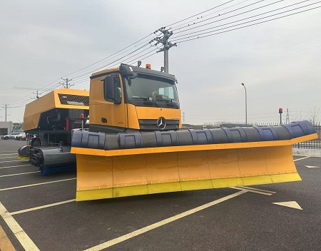 三合一吹雪车